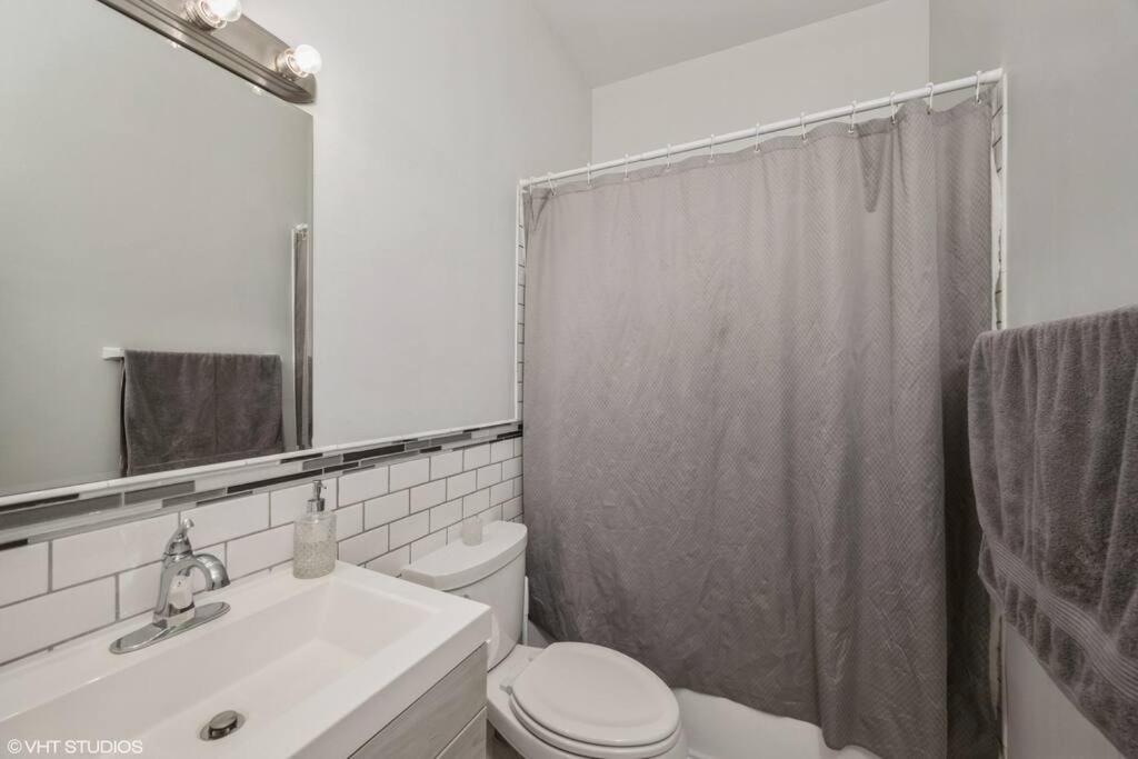 2-Bed 2-Bath Apt - Close To Uc W/ Free Parking Chicago Exterior foto