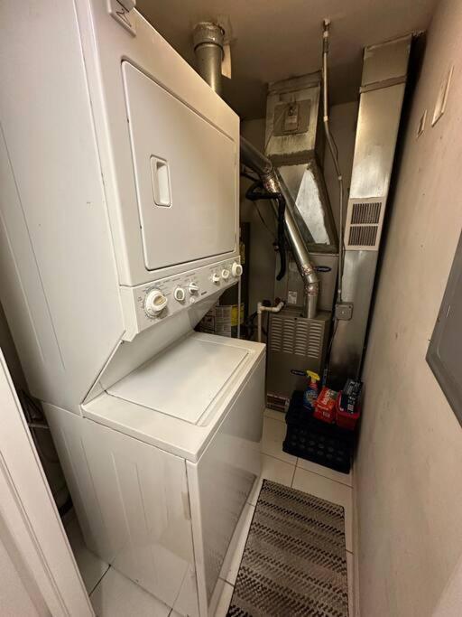 2-Bed 2-Bath Apt - Close To Uc W/ Free Parking Chicago Exterior foto